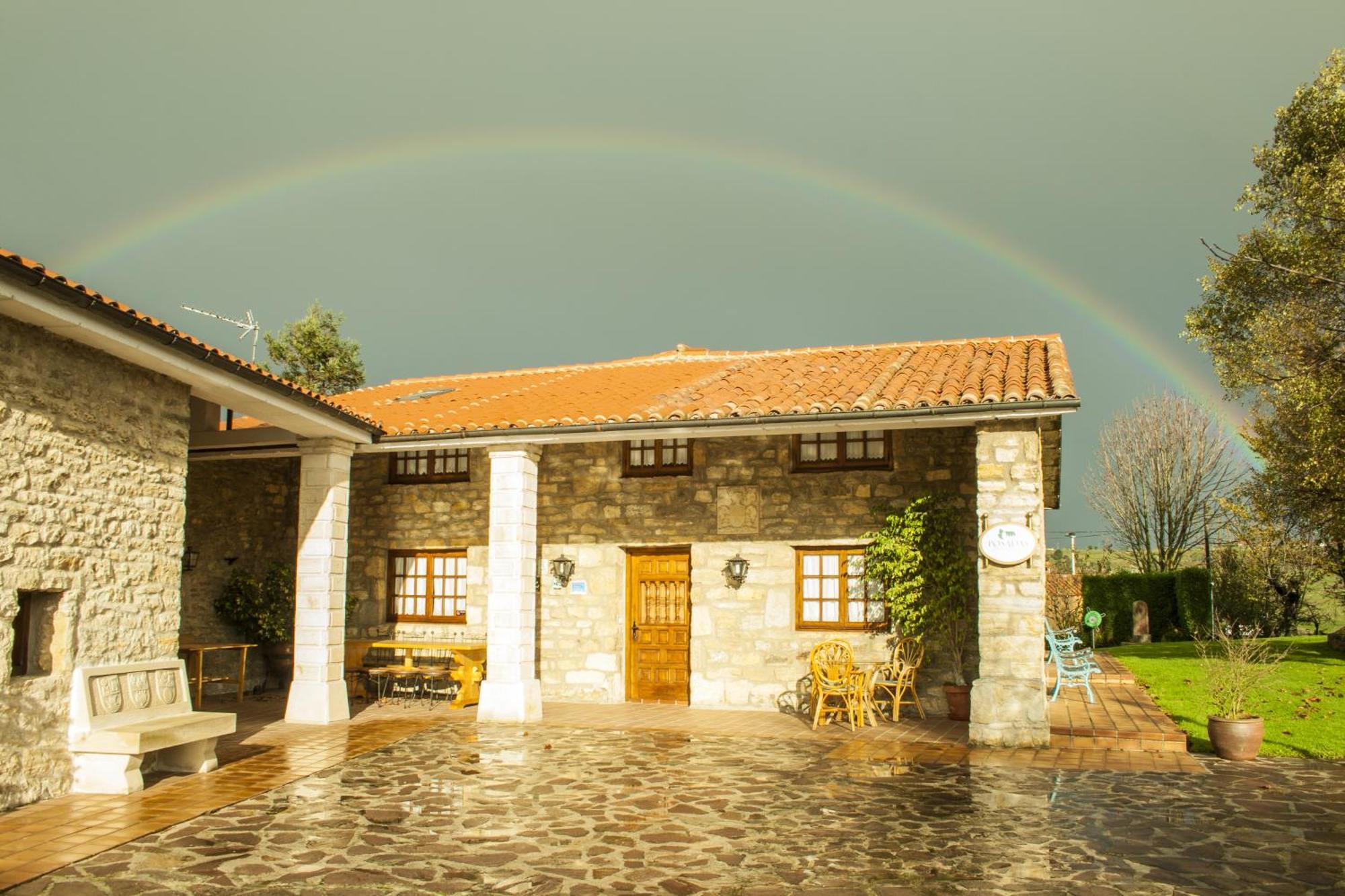 Posada Paz Hinojedo Exterior photo
